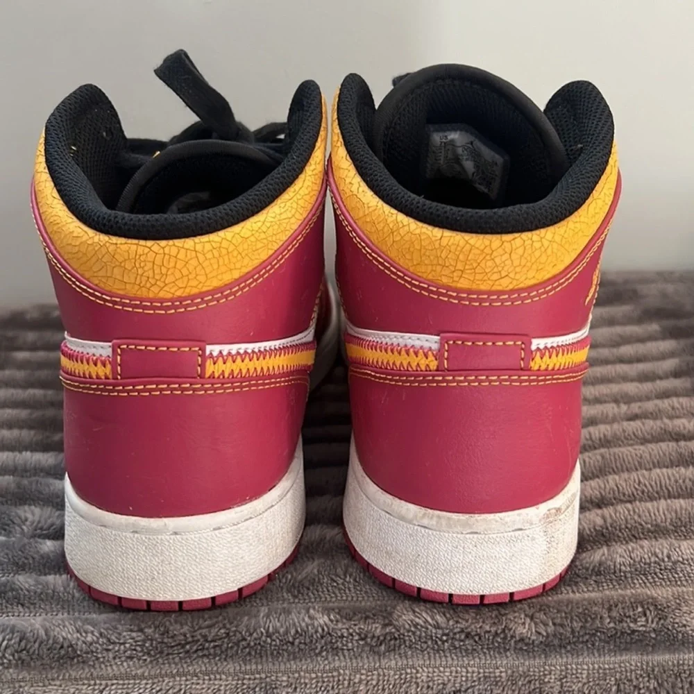 - Air Jordan 1 Mid Dia de los Muertos - Picture 3 of 4